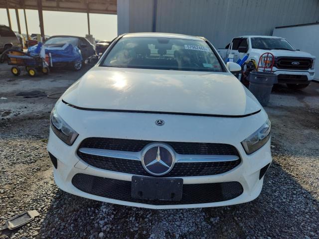  MERCEDES-BENZ A-CLASS 2019 Белый