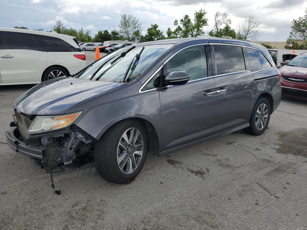 2015 Honda Odyssey Touring for Sale in Bridgeton, MO - Front End
