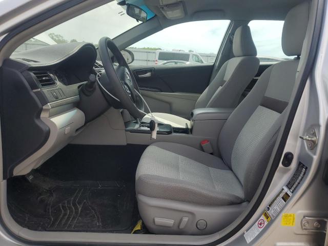 Sedans TOYOTA CAMRY 2014 Srebrny