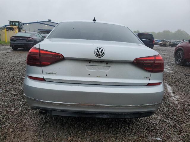  VOLKSWAGEN PASSAT 2018 Srebrny