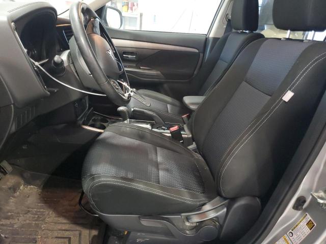  MITSUBISHI OUTLANDER 2018 Srebrny