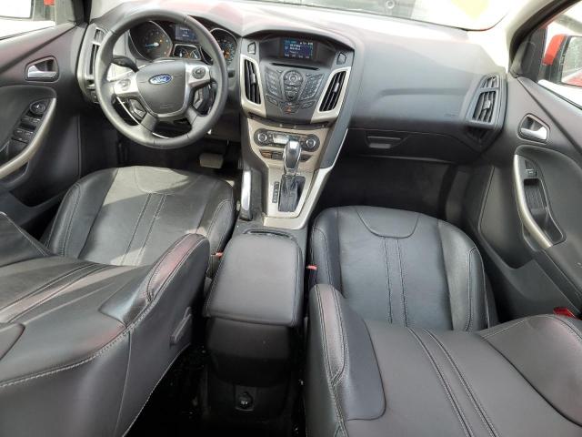 Sedans FORD FOCUS 2012 Czerwony