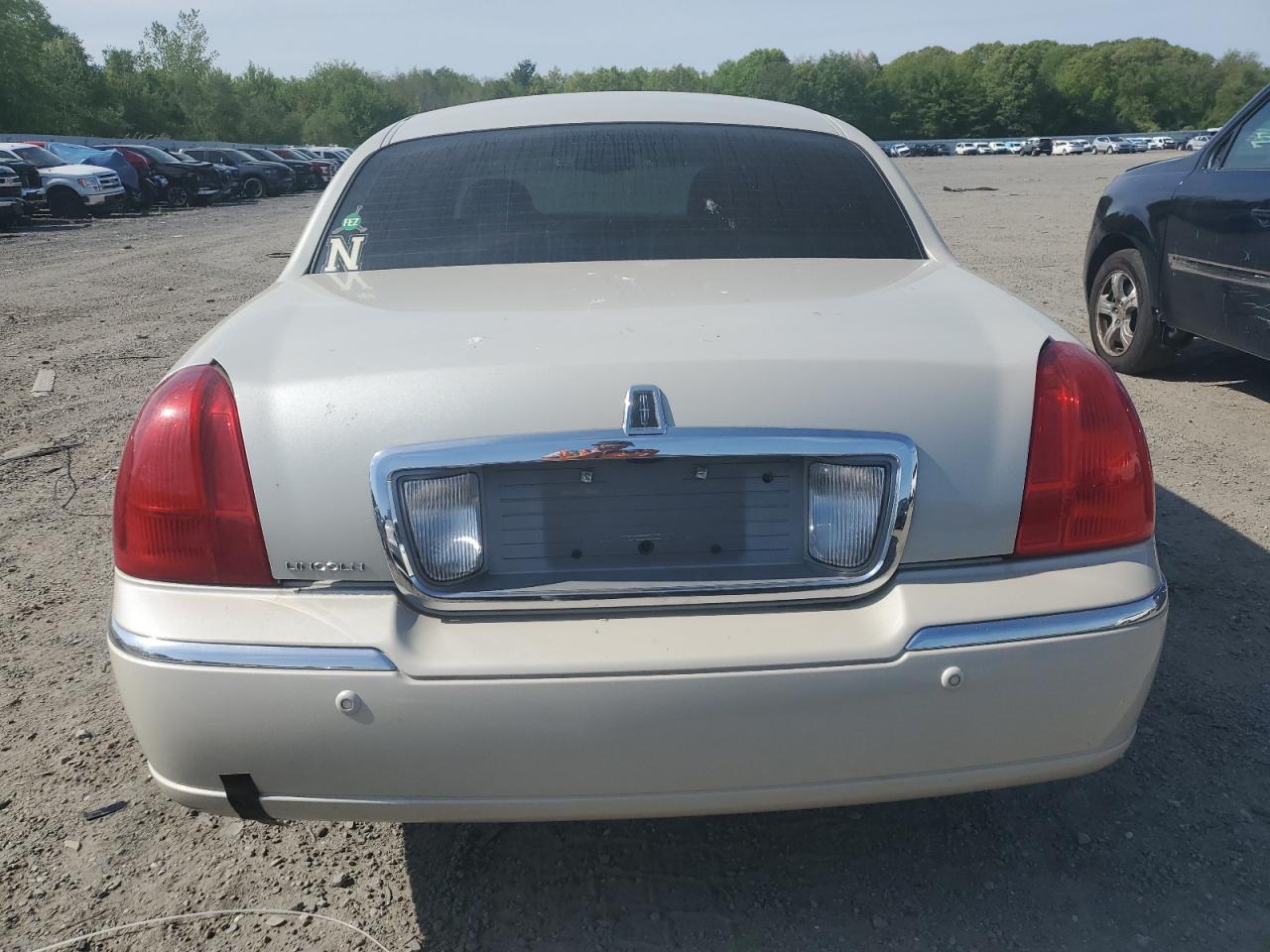 2004 Lincoln Town Car Ultimate VIN: 1LNHM83W94Y654164 Lot: 56313675