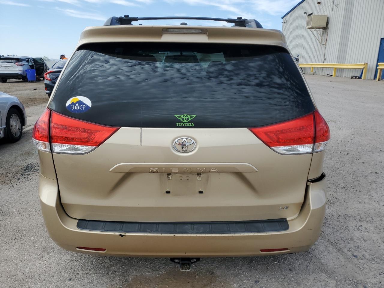 2012 Toyota Sienna Le VIN: 5TDKK3DC6CS276676 Lot: 56898135