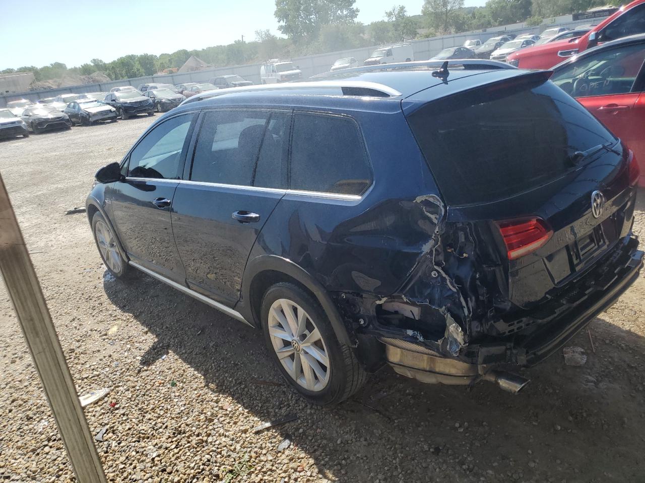 2019 Volkswagen Golf - Image 2