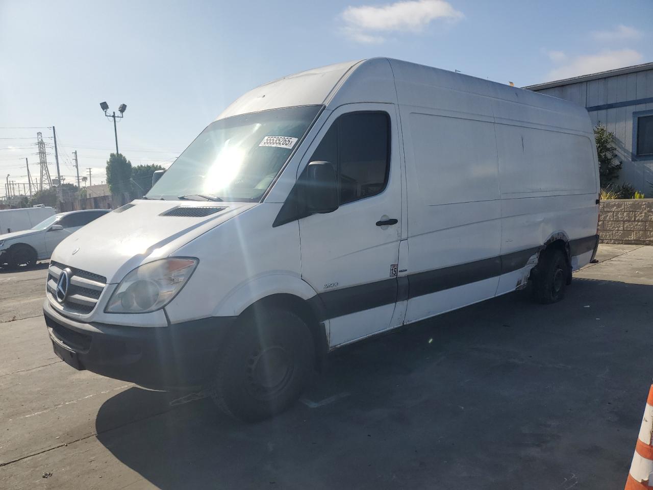 2012 Mercedes-Benz Sprinter 2500 იყიდება Wilmington-ში, CA - All Over