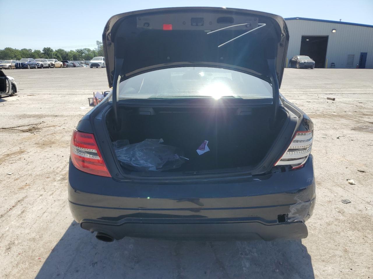 2015 Mercedes-Benz C 250 VIN: WDDGJ4HBXFG350105 Lot: 56235905
