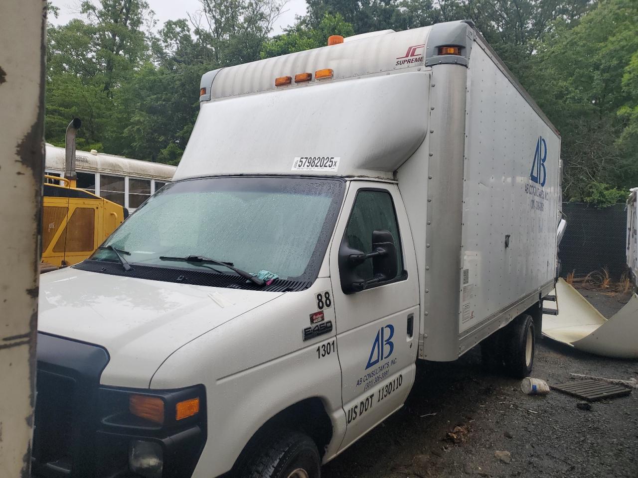 2010 Ford Econoline E450 Super Duty Cutaway Van للبيع في Waldorf، MD - Rear End