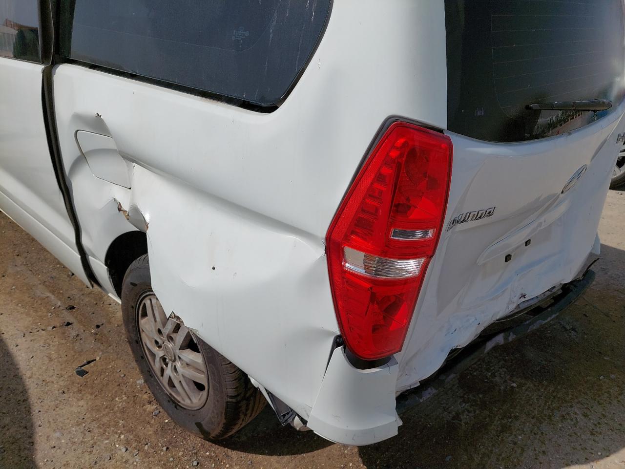 KMJWA37R0HU891015 - 2017 Hyundai H1 - #undefined