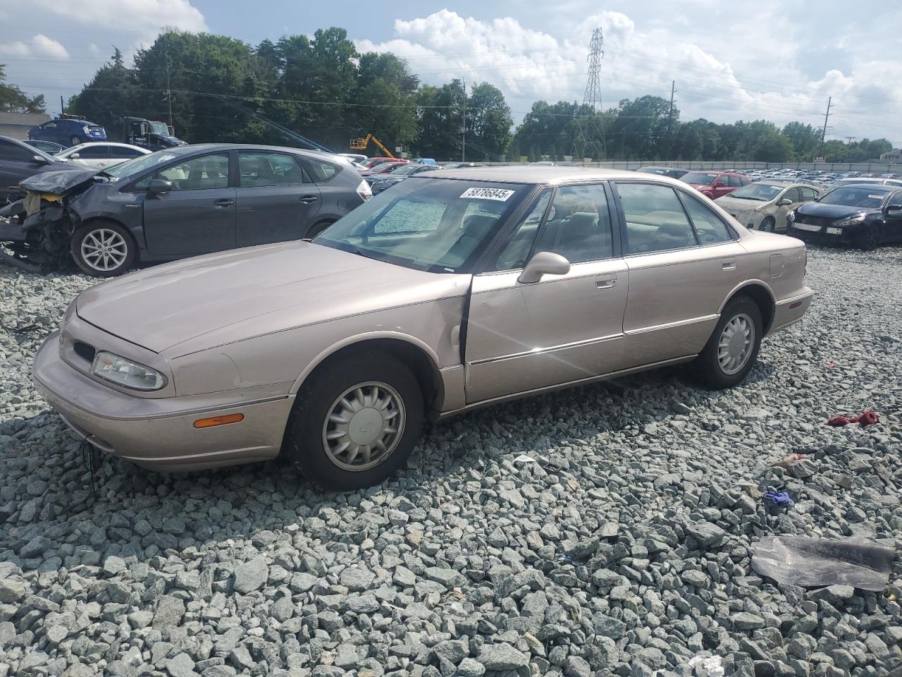 Mebane, NC에서 판매 중인 1999 Oldsmobile 88 Base - Side