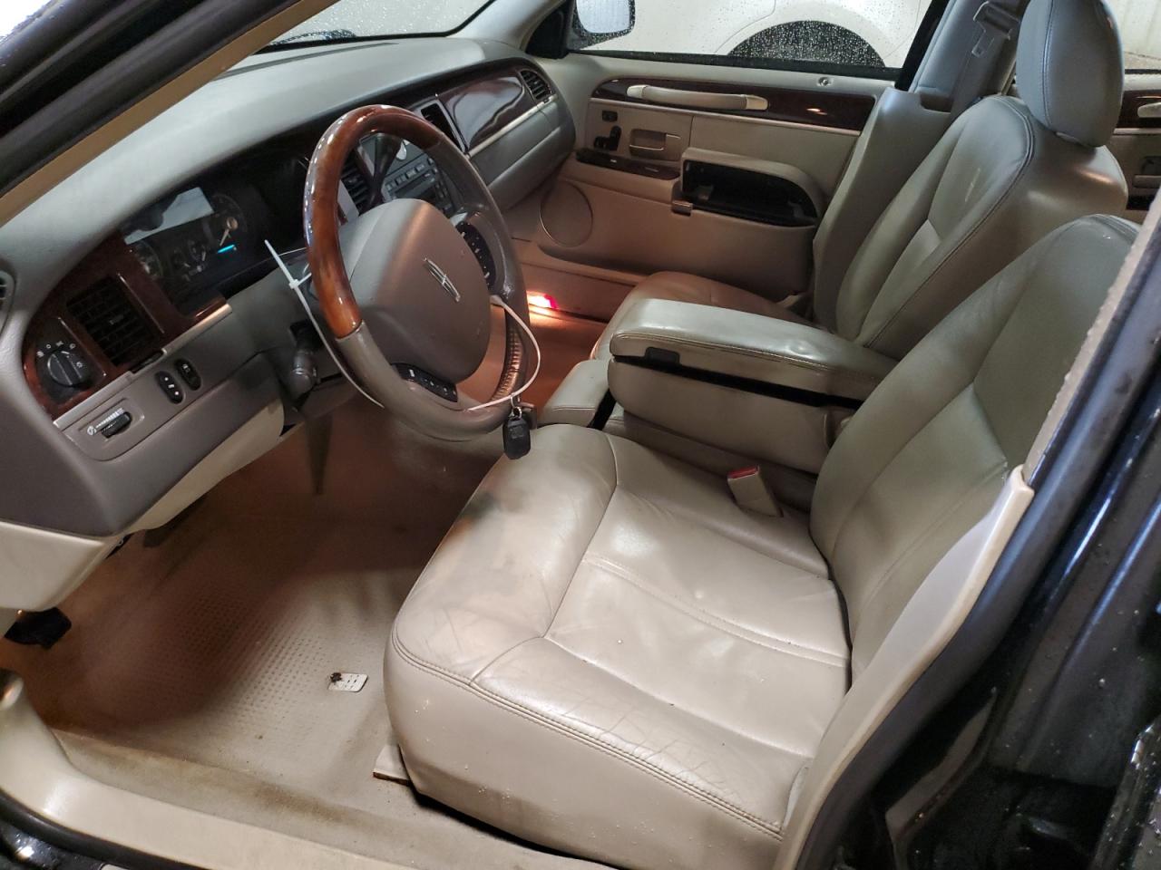 2008 Lincoln Town Car Signature Limited VIN: 2LNHM82V68X660986 Lot: 55635465