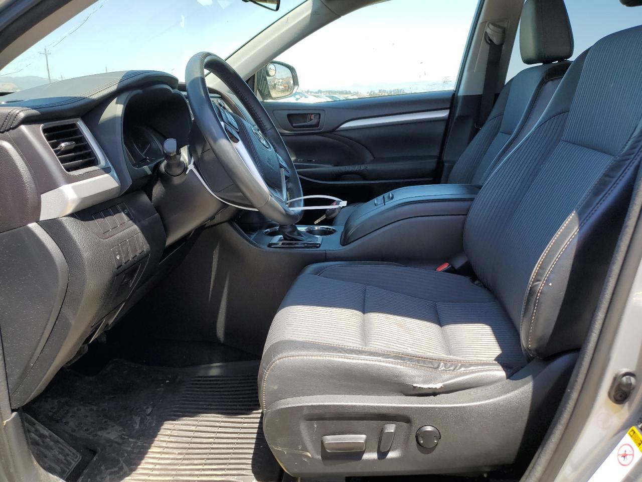 2015 Toyota Highlander Le VIN: 5TDBKRFHXFS209806 Lot: 57779735