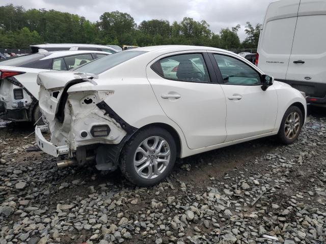  TOYOTA YARIS 2017 Biały