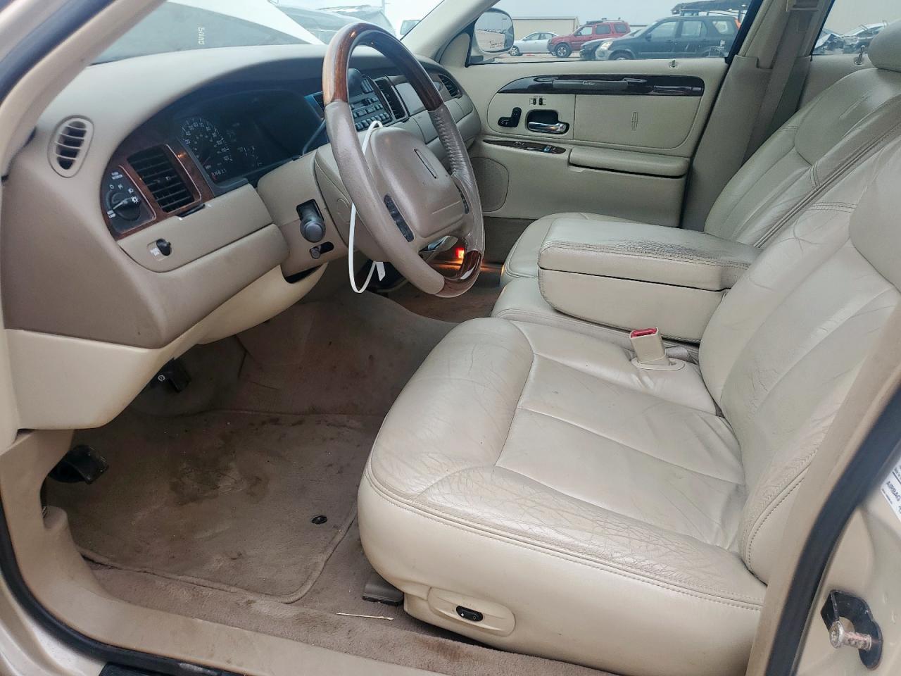 2000 Lincoln Town Car Cartier VIN: 1LNHM83W5YY847708 Lot: 57425465