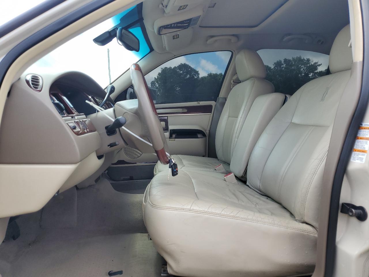 2003 Lincoln Town Car Cartier VIN: 1LNHM83W33Y608733 Lot: 56545955