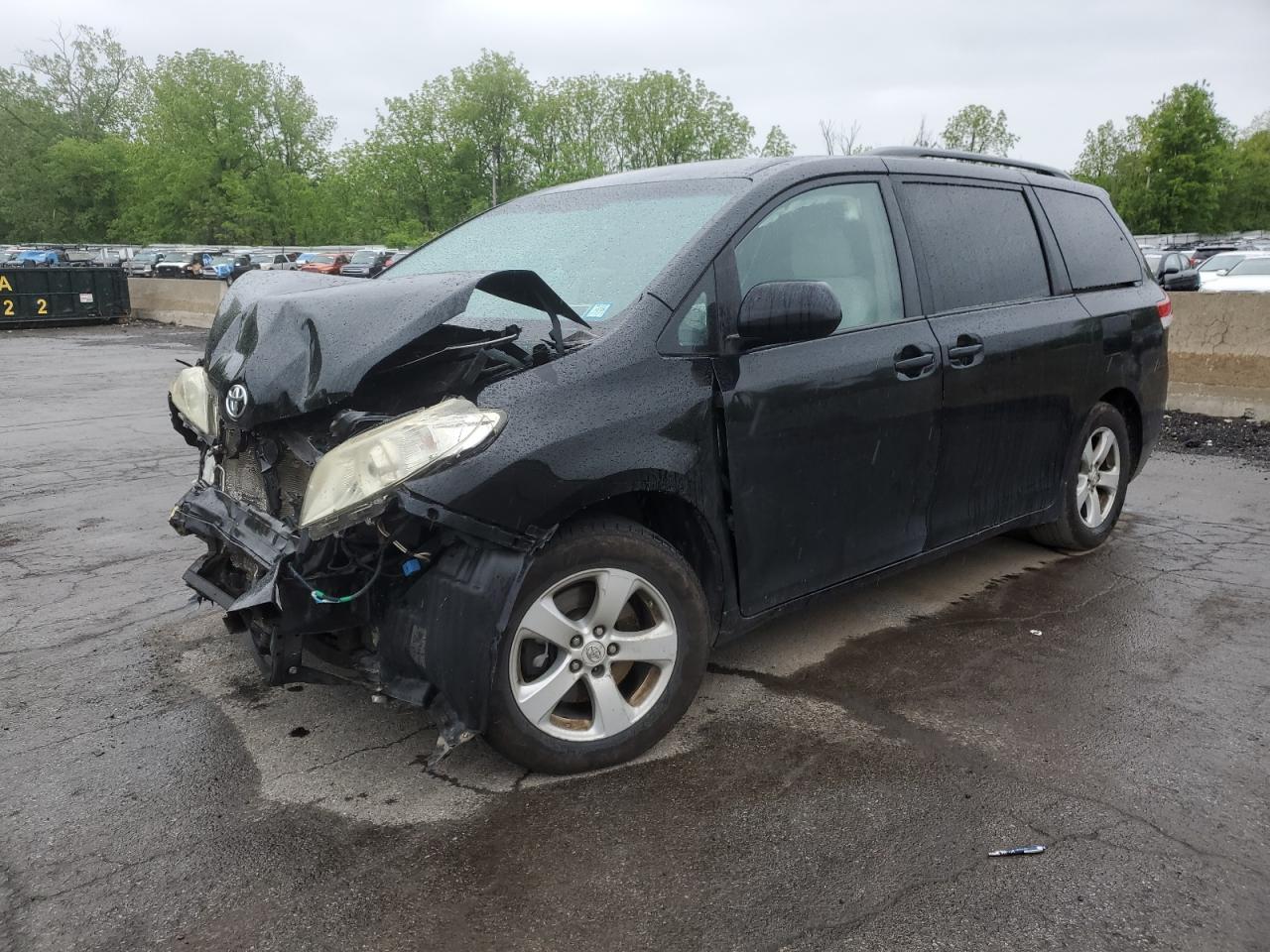 2011 Toyota Sienna Le на продаже в Marlboro, NY - Front End