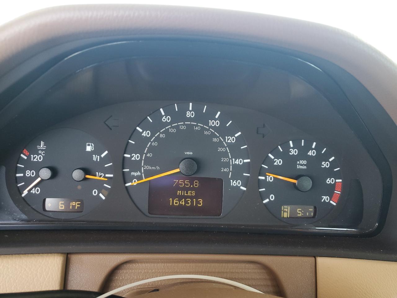 2000 Mercedes-Benz E 320 VIN: WDBJF65J2YB160984 Lot: 54816465