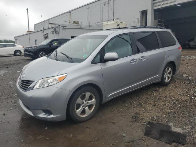 Мінівени TOYOTA All Models 2014 Сріблястий