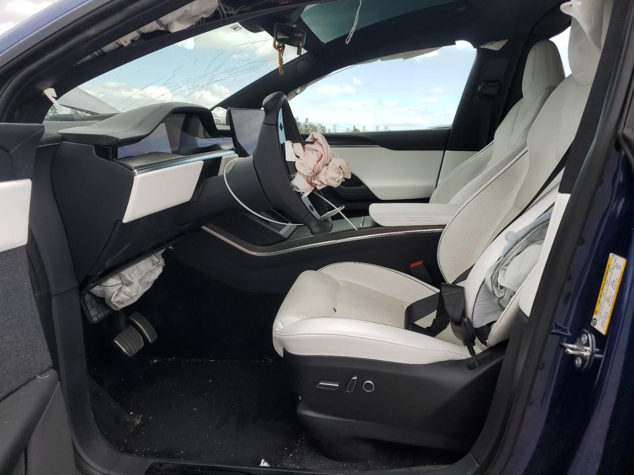 2022 Tesla Model X VIN: 7SAXCBE69NF351743 Lot: 56903975