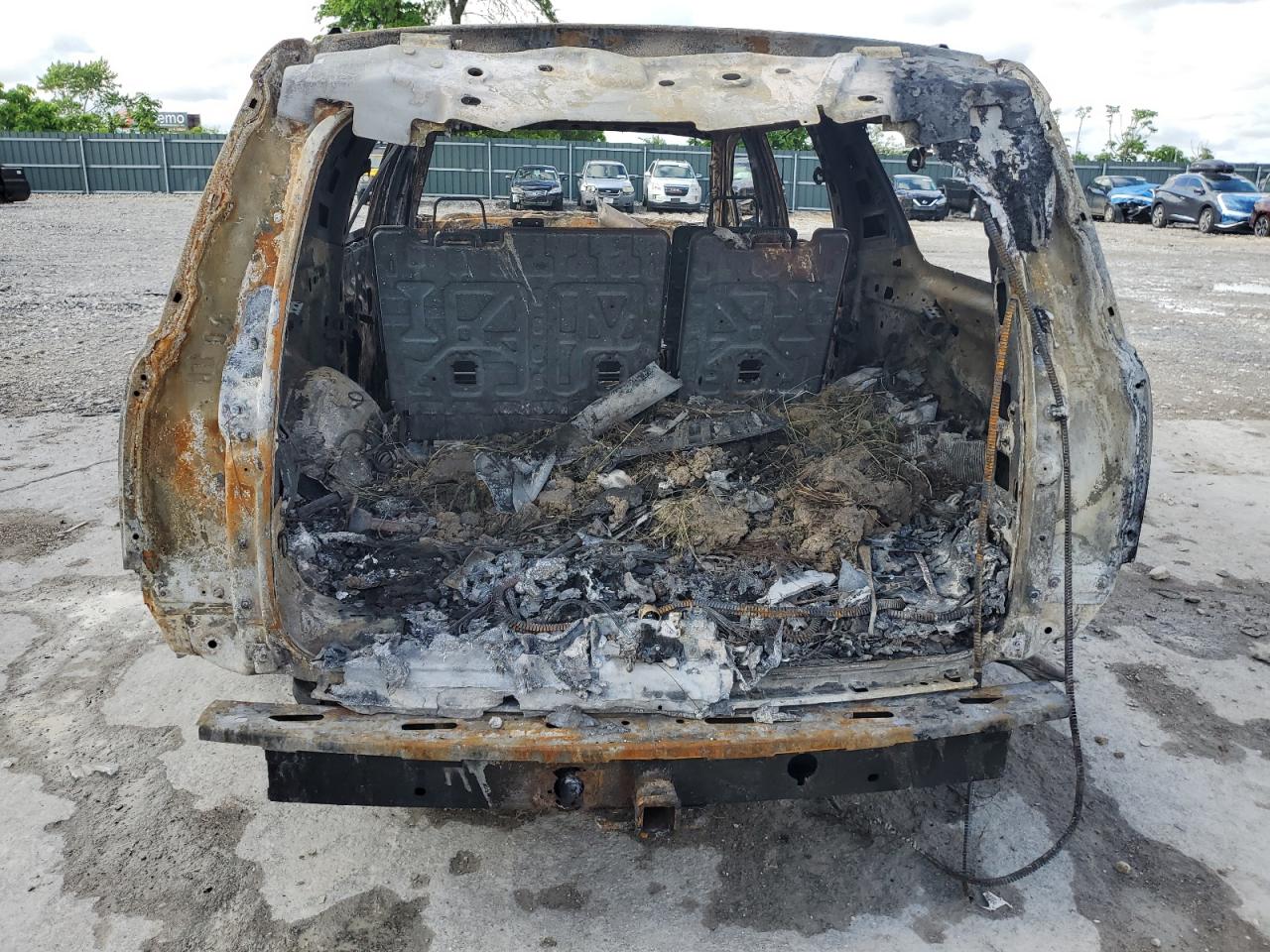 2017 GMC Yukon Xl K1500 Slt VIN: 1GKS2GKCXHR196057 Lot: 56030955