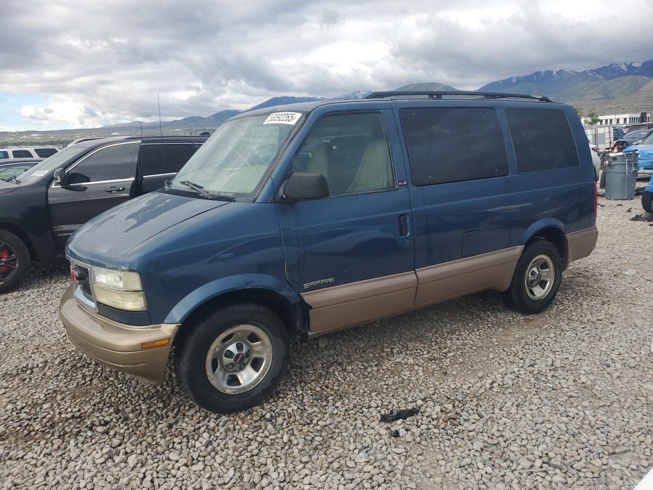 1GKDM19X02B508265 GMC SAFARI Photo 1