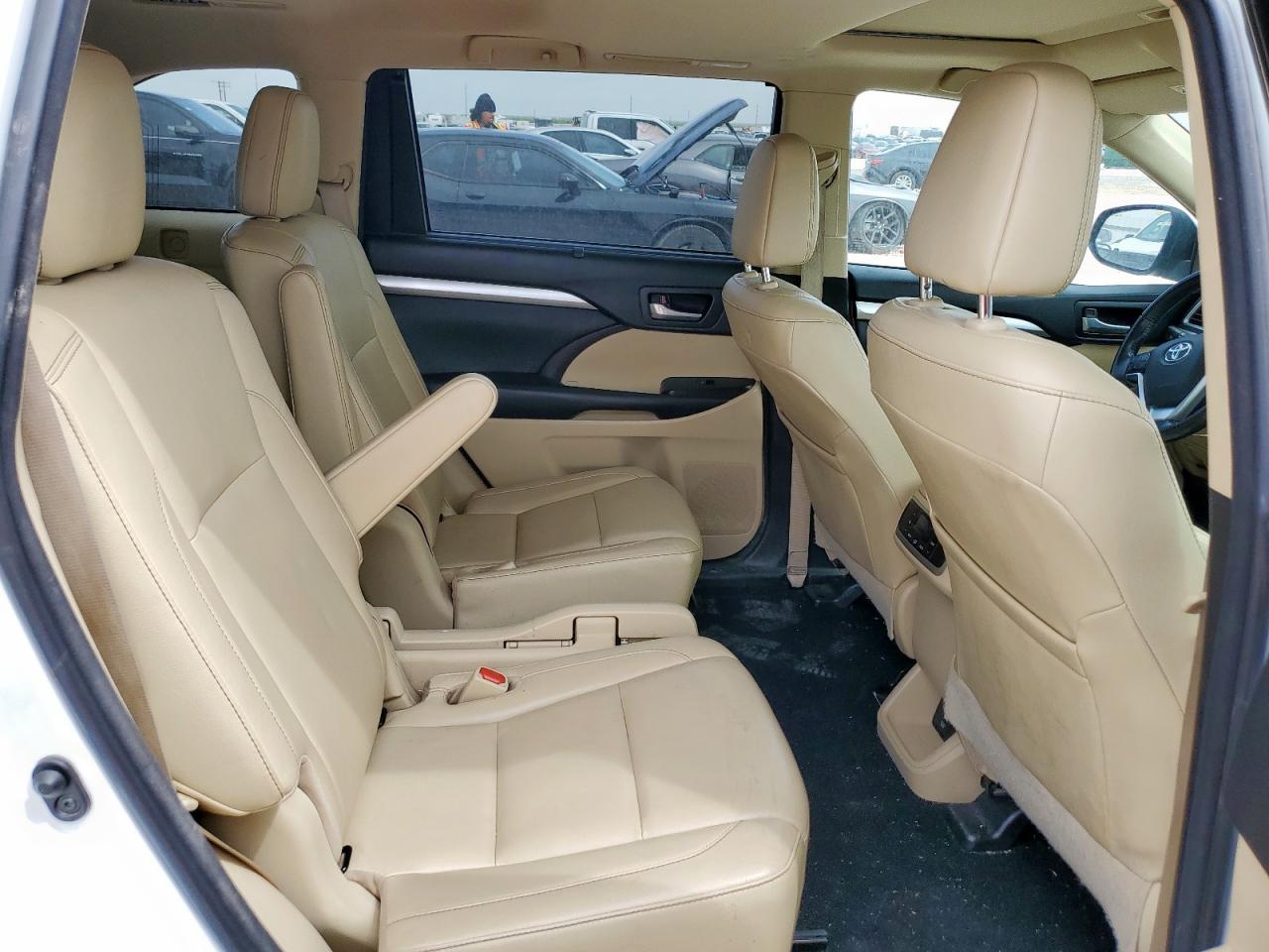 2018 Toyota Highlander Se VIN: 5TDKZRFH2JS540769 Lot: 56658585