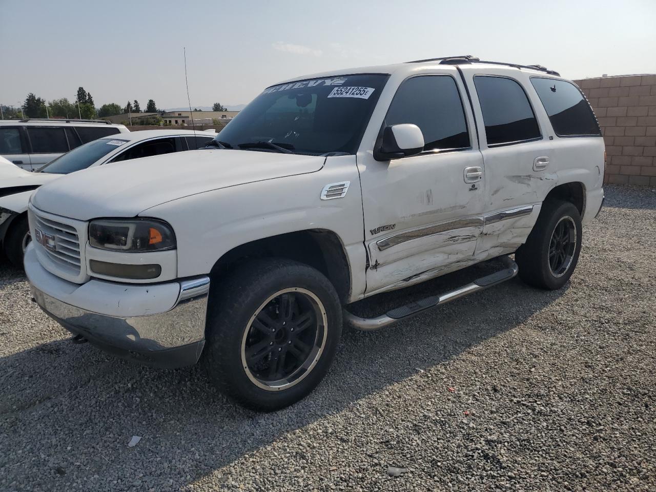 2001 Gmc Yukon  на продаже в Mentone, CA - Side