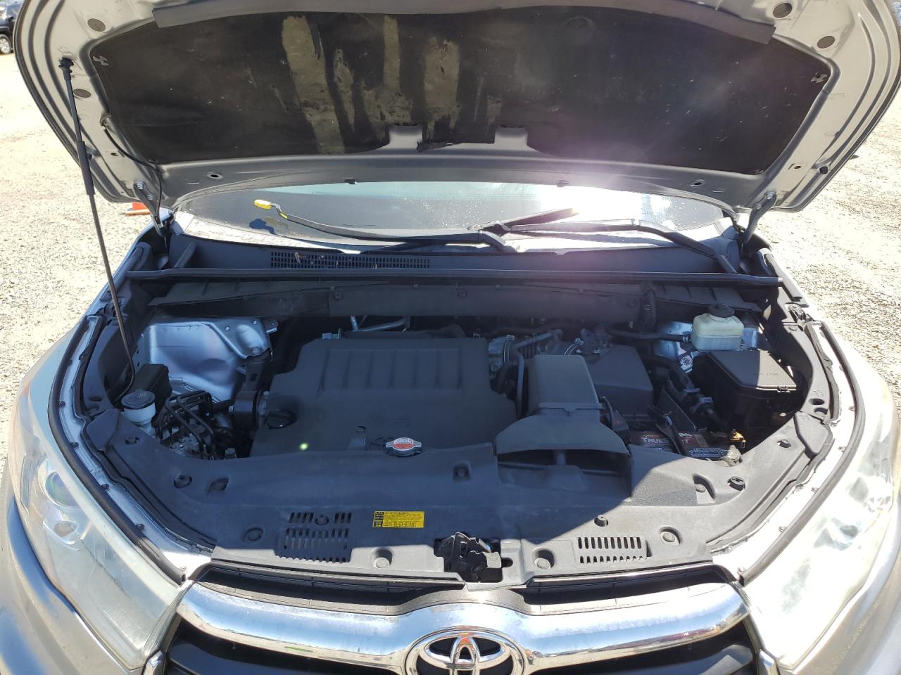2015 Toyota Highlander Le VIN: 5TDBKRFHXFS209806 Lot: 57779735