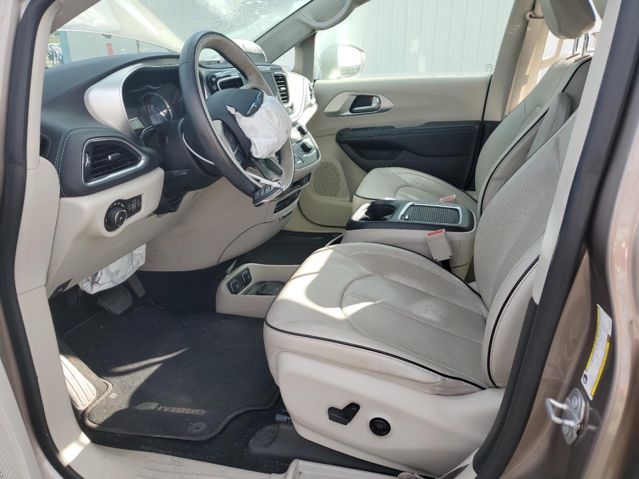 2018 Chrysler Pacifica Hybrid Limited VIN: 2C4RC1N78JR145174 Lot: 66339885