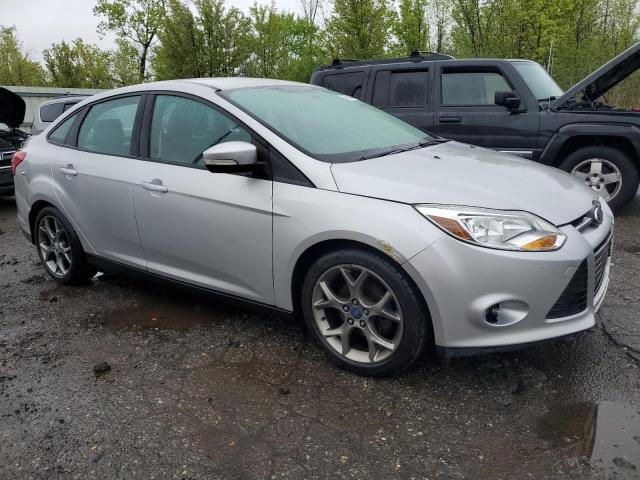 Sedans FORD FOCUS 2014 Srebrny