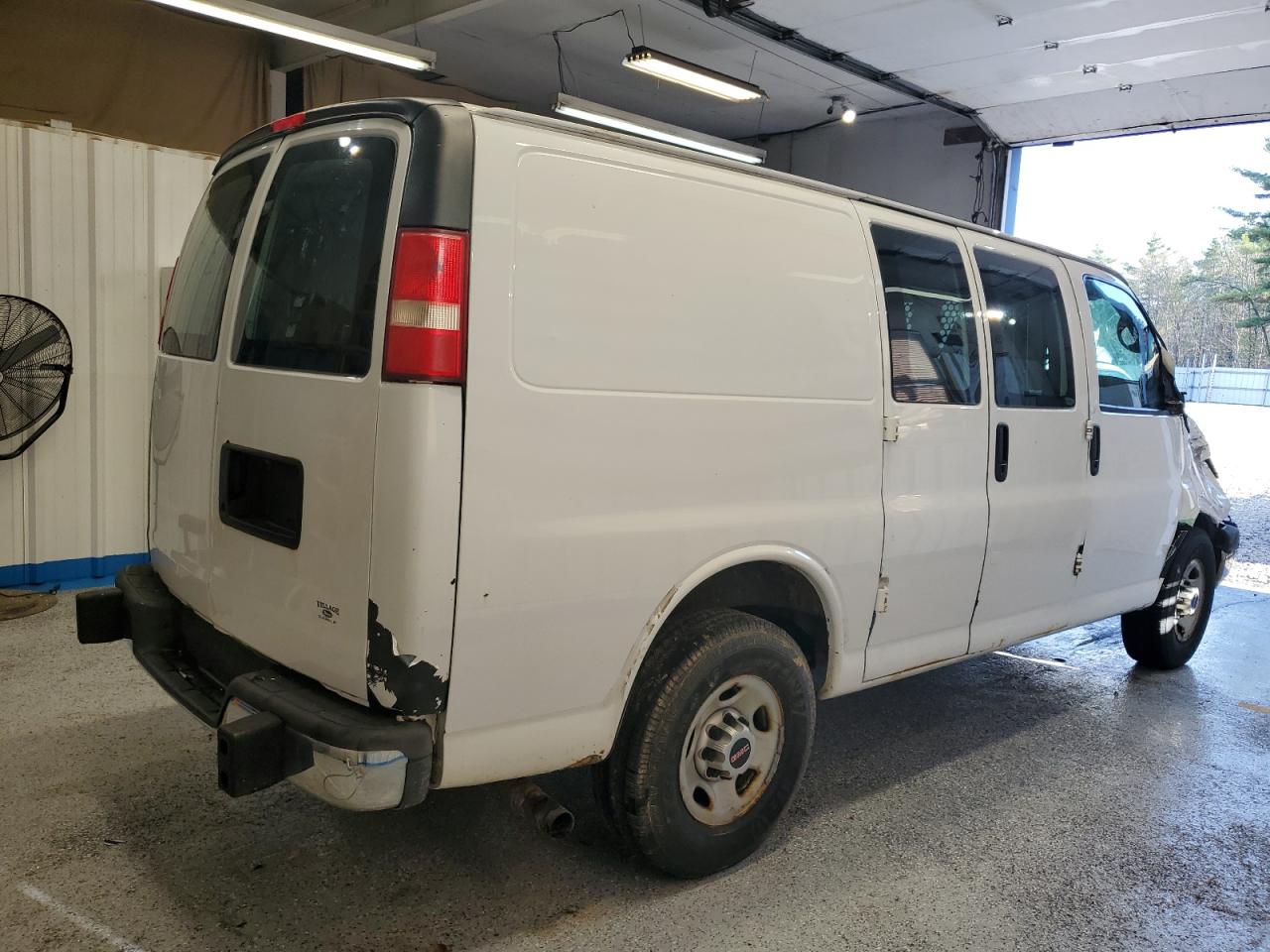 2014 GMC Savana - Image 3
