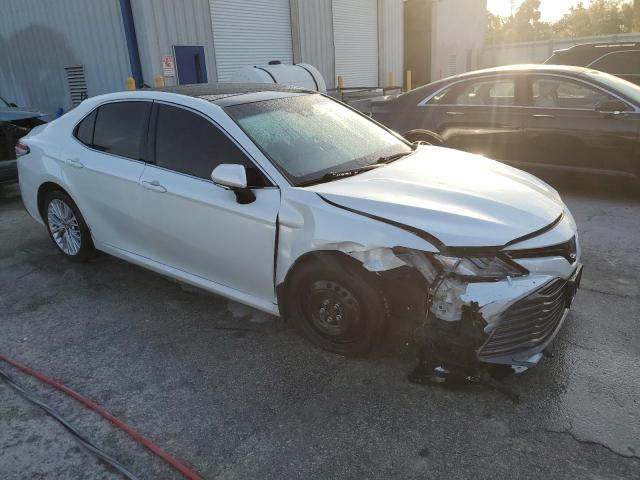  TOYOTA CAMRY 2018 White