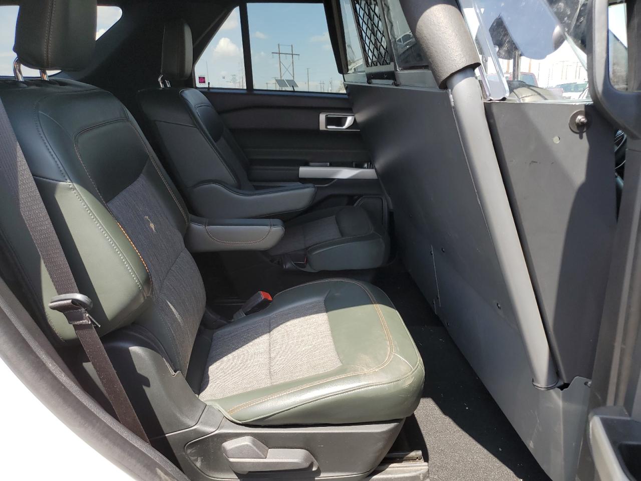 2022 Ford Explorer - Image 11