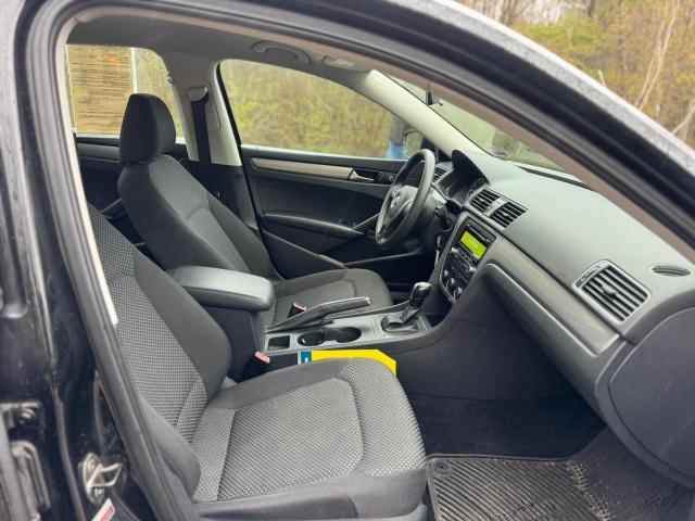 Sedans VOLKSWAGEN PASSAT 2013 Czarny