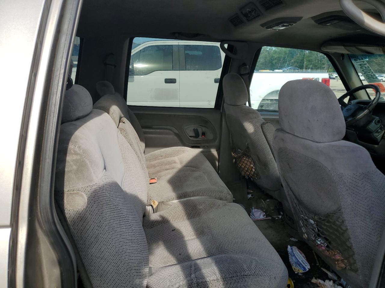 1999 Chevrolet Suburban C1500 VIN: 3GNEC16R3XG229911 Lot: 55305415