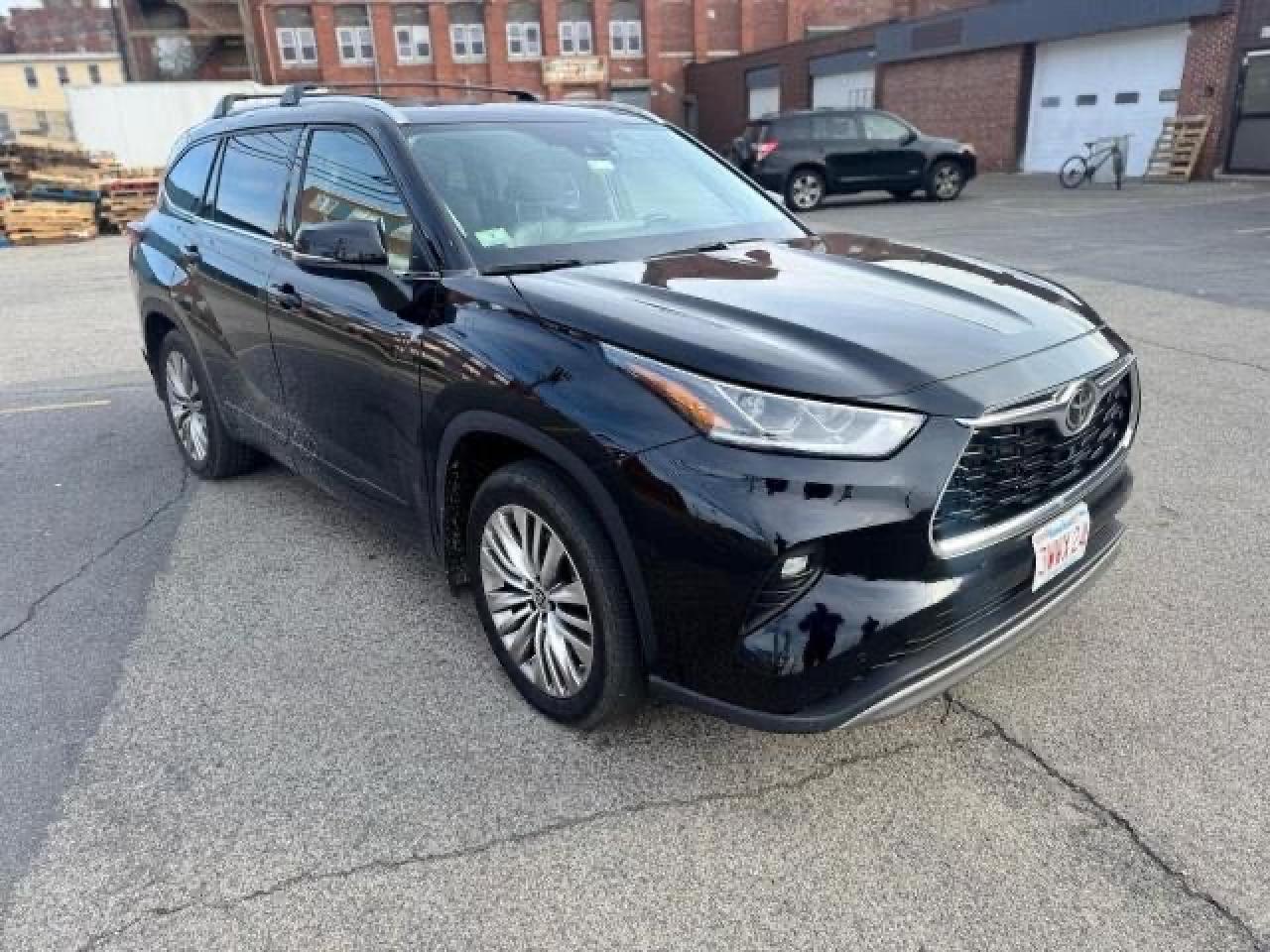 North Billerica, MA에서 판매 중인 2022 Toyota Highlander Platinum - Normal Wear