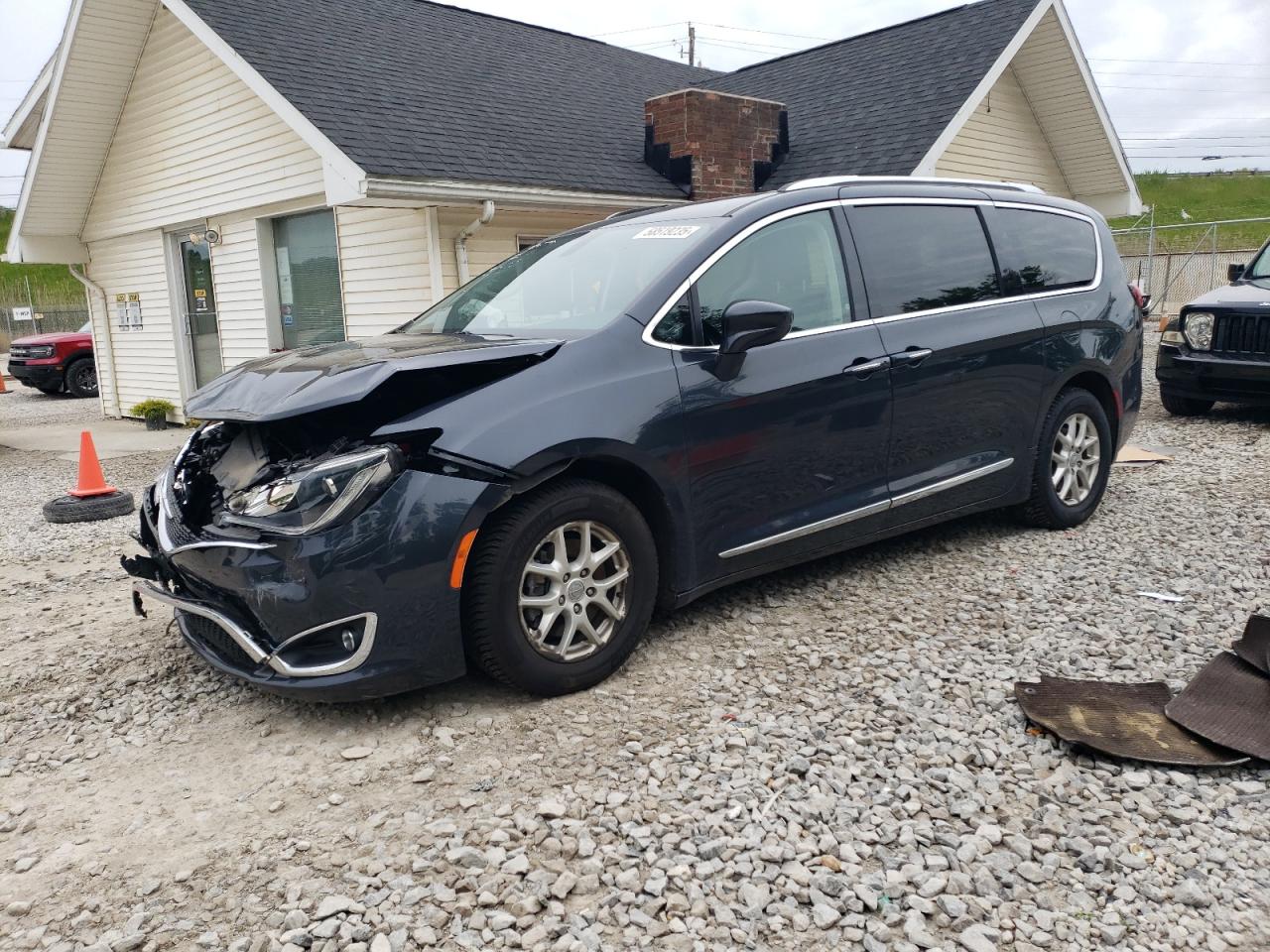 2020 Chrysler Pacifica Touring L იყიდება Northfield-ში, OH - Front End