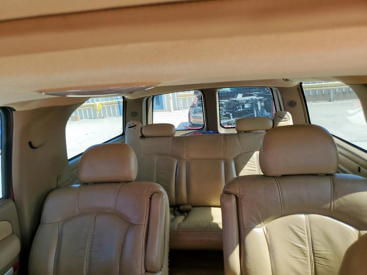 2000 Chevrolet Suburban C1500 VIN: 3GNEC16T9YG170067 Lot: 56919185