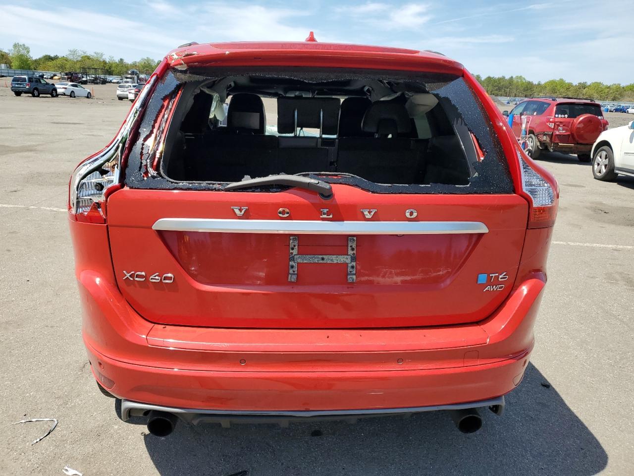 2015 Volvo Xc60 T6 R-Design Platinum VIN: YV4902RHXF2619954 Lot: 56196155