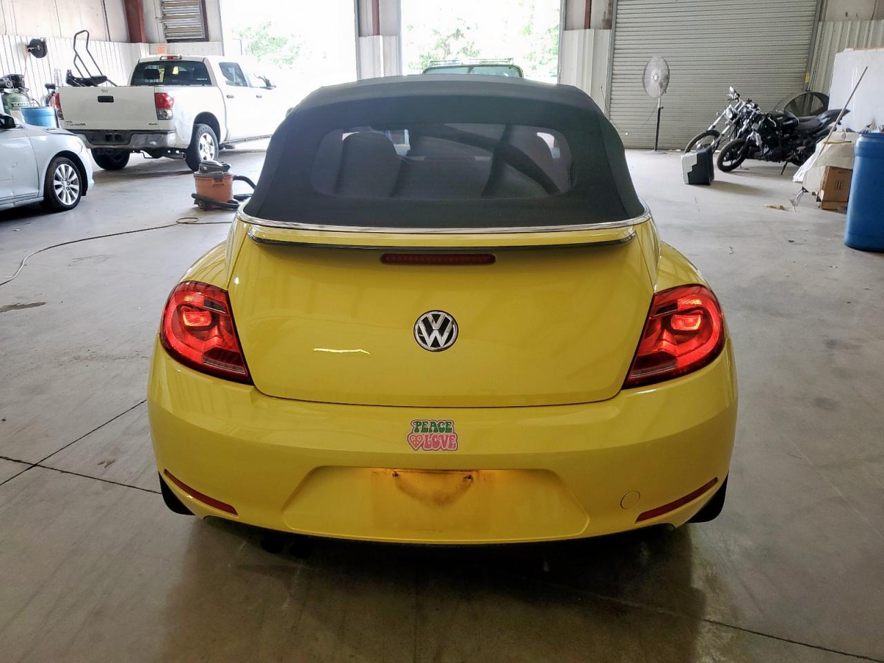 2015 Volkswagen Beetle 1.8T VIN: 3VW517AT2FM810740 Lot: 57384075