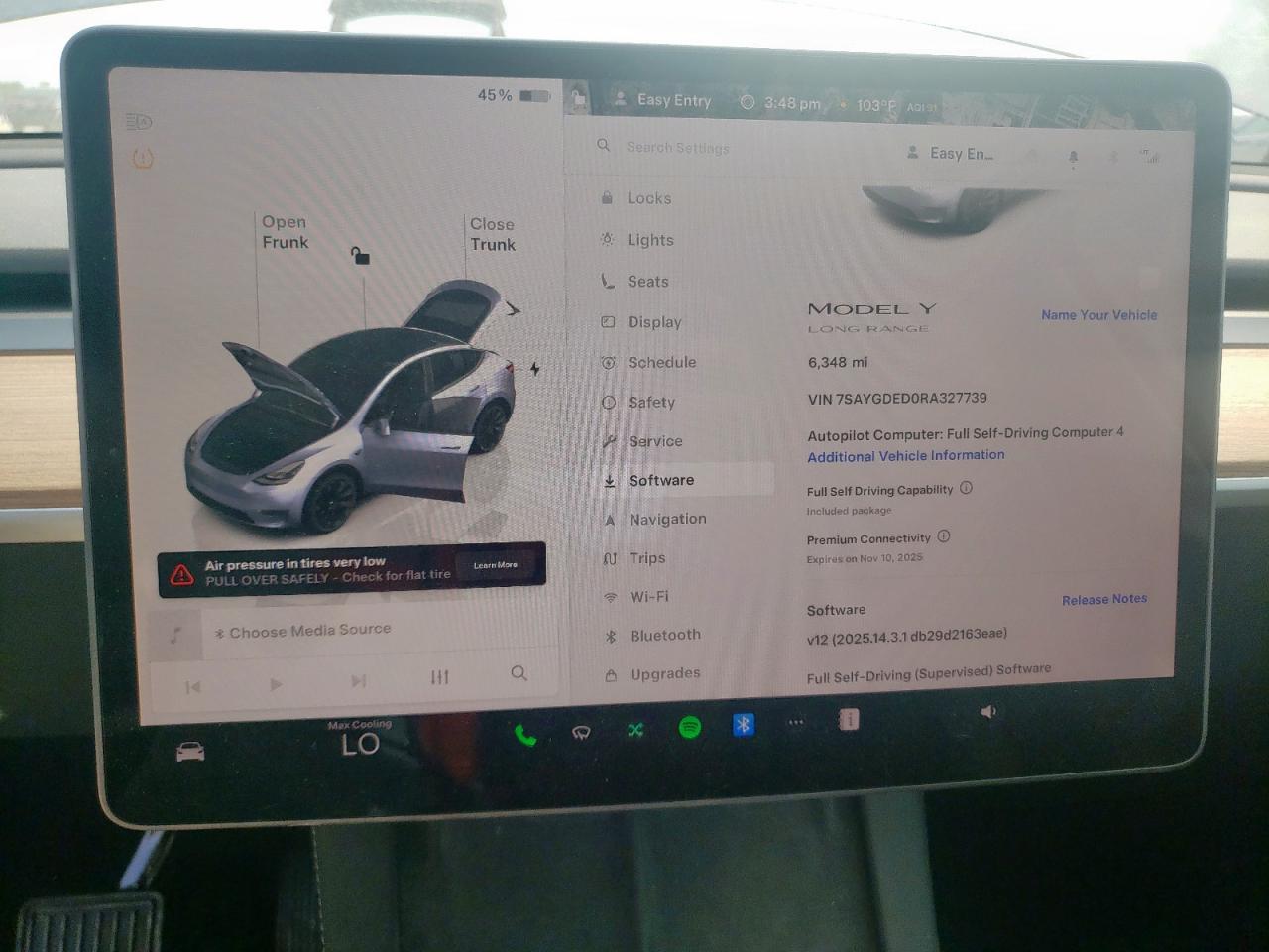 2024 Tesla Model Y VIN: 7SAYGDED0RA327739 Lot: 57174445