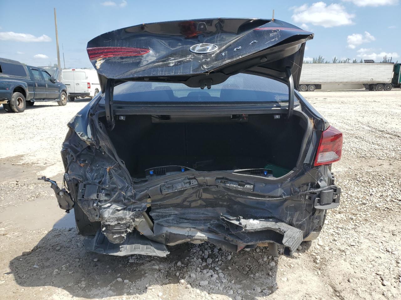 2020 Hyundai Elantra Sel VIN: 5NPD84LF0LH572792 Lot: 55026205