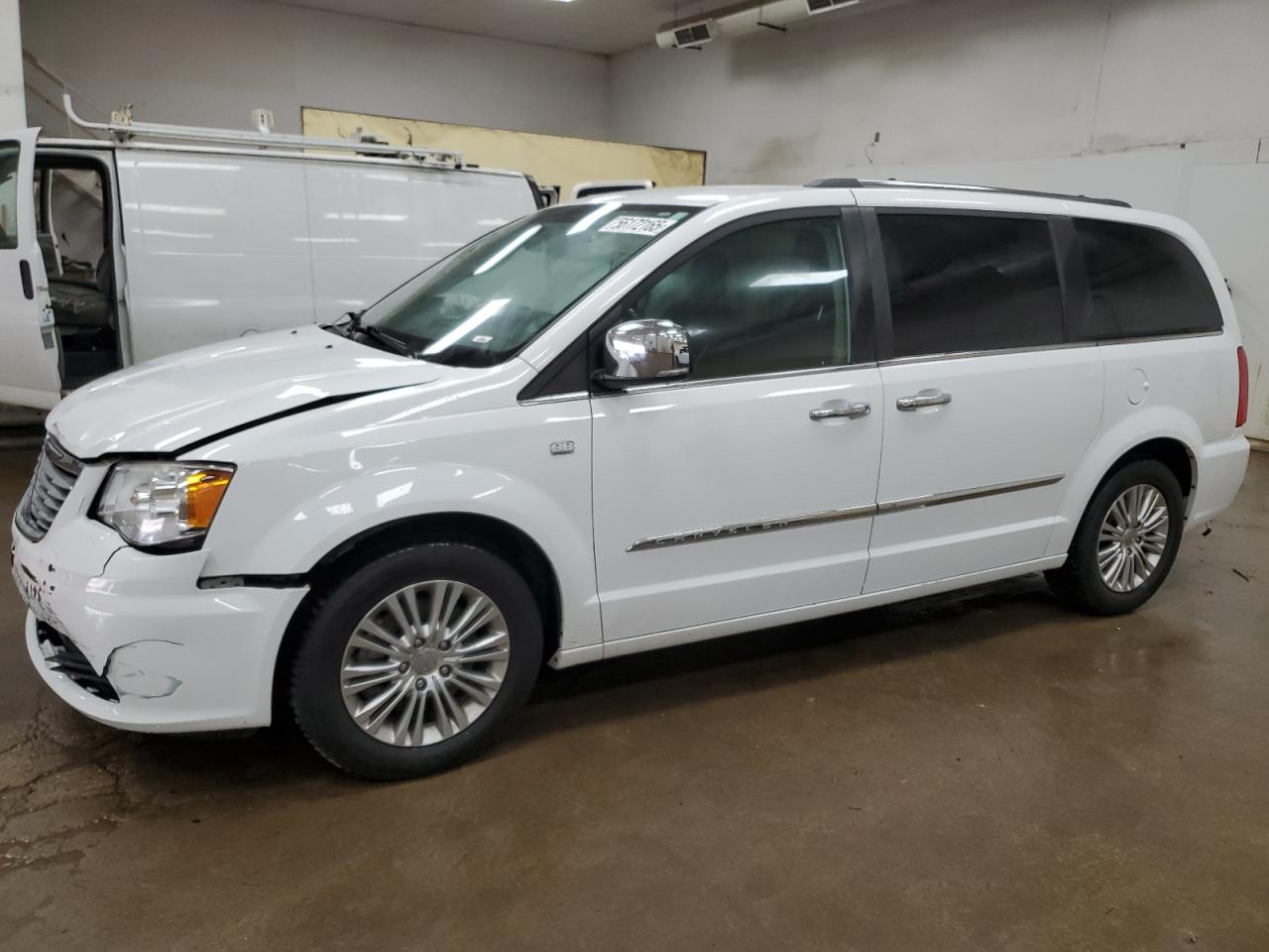 2014 Chrysler Town & Country Touring L იყიდება Davison-ში, MI - Front End
