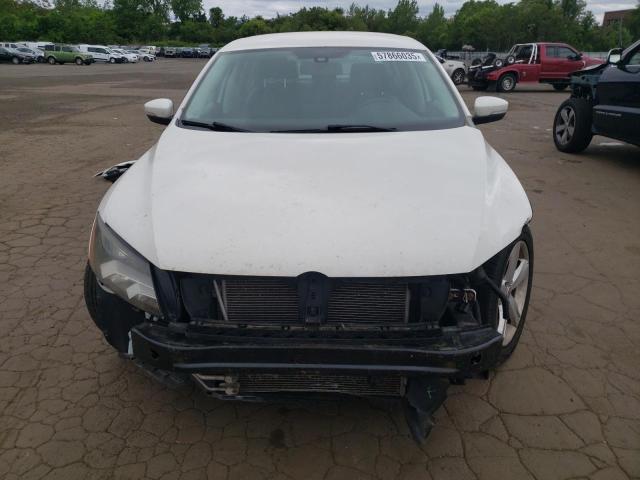 Sedans VOLKSWAGEN PASSAT 2015 Biały