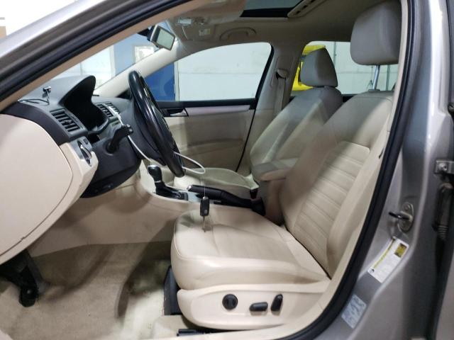Sedans VOLKSWAGEN PASSAT 2013 Silver