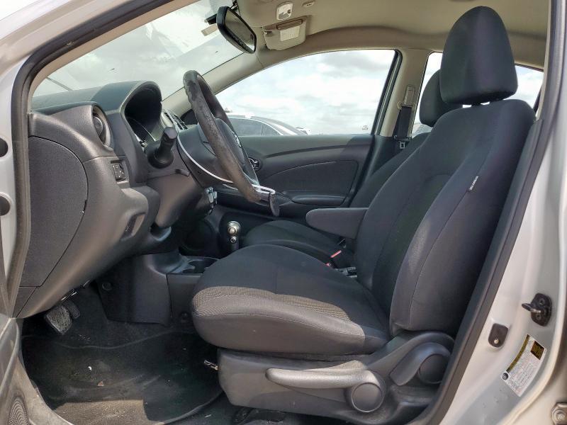  NISSAN VERSA 2013 Srebrny