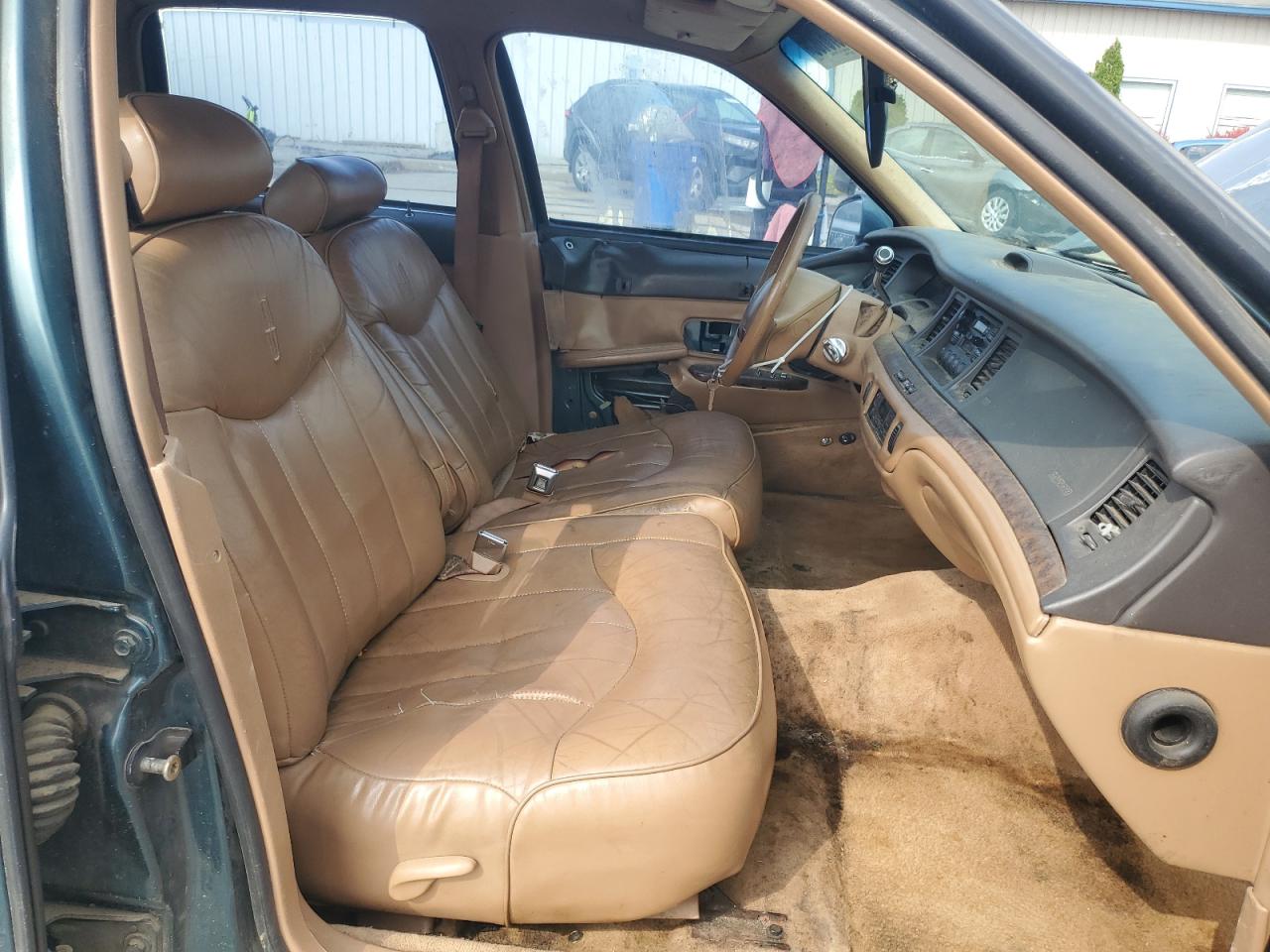 1996 Lincoln Town Car Executive VIN: 1LNLM81W6TY686758 Lot: 58378185