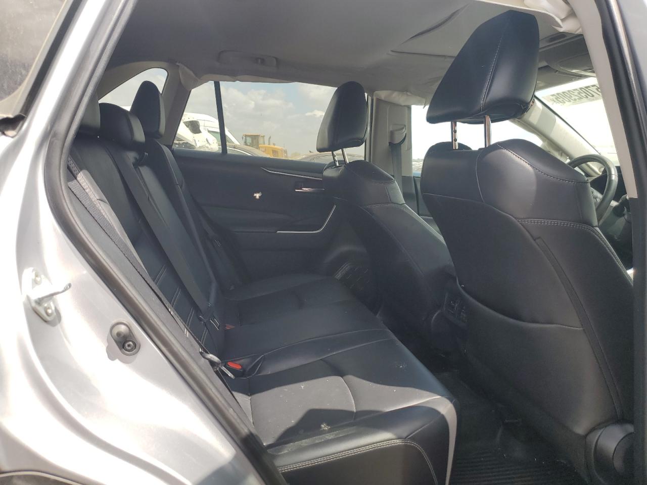 2019 Toyota Rav4 Xle Premium VIN: 2T3A1RFV2KW070882 Lot: 57052905