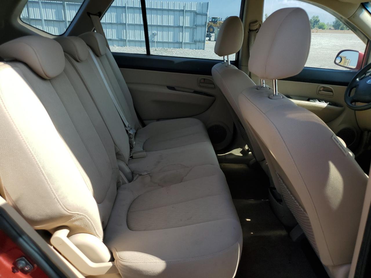 2008 Kia Rondo Base VIN: KNAFG525487172625 Lot: 55455925