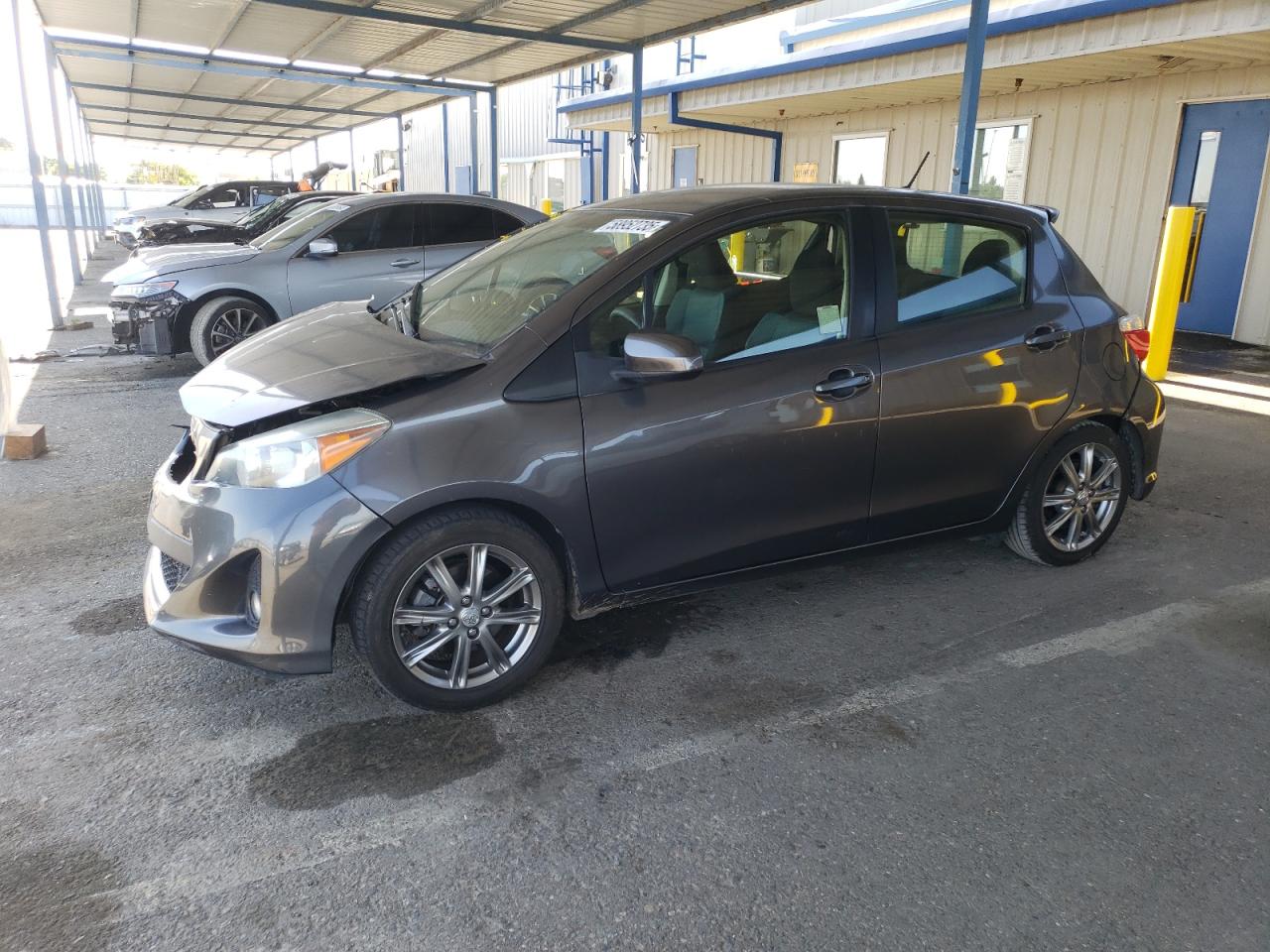 2013 Toyota Yaris იყიდება Sacramento-ში, CA - Front End